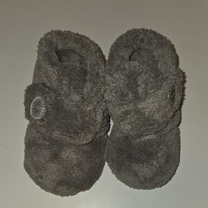 UGG Gray Cozy Baby Booties Baby 4/5